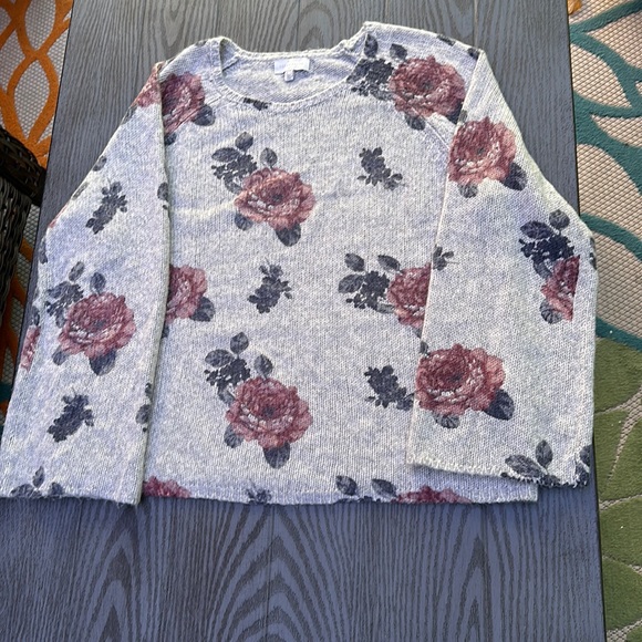 Woman’s Lucky Brand Sweater- like new - Picture 1 of 4